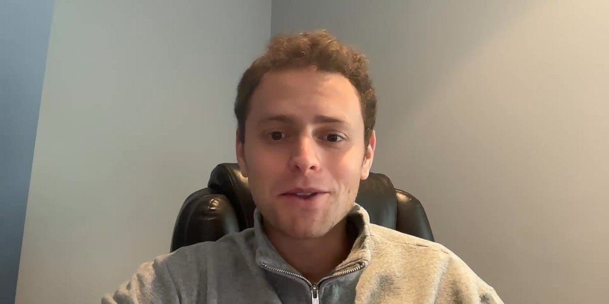 White House building representing reports of Trump administration's aggressive control over Republican Congress