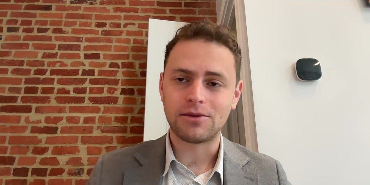 Ukrainian President Volodymyr Zelensky speaking about territorial sovereignty amid peace deal negotiations