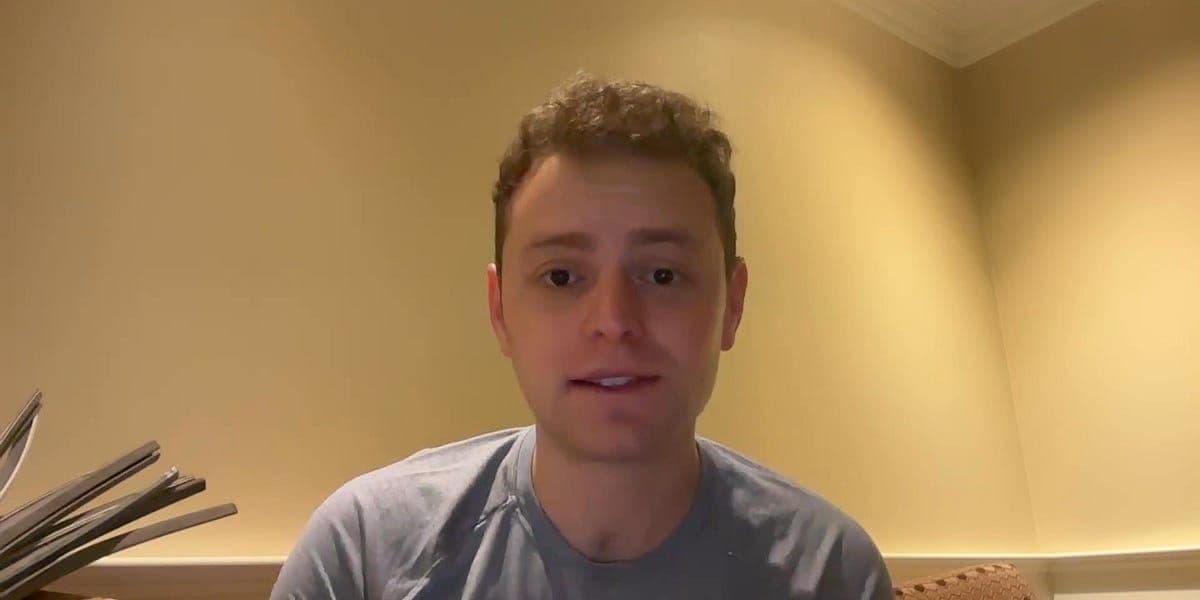 U.S. and China flags representing the escalating trade war with new retaliatory tariffs between both nations