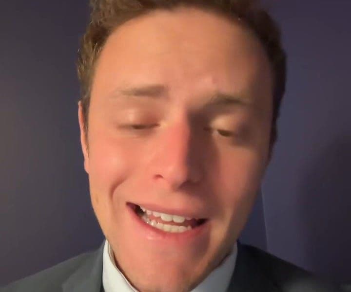 Donald Trump Threatens to Sue the New York Times