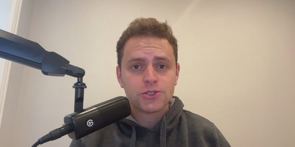 White House exterior representing current political turmoil over Epstein files, DOJ actions, and shutdown threats